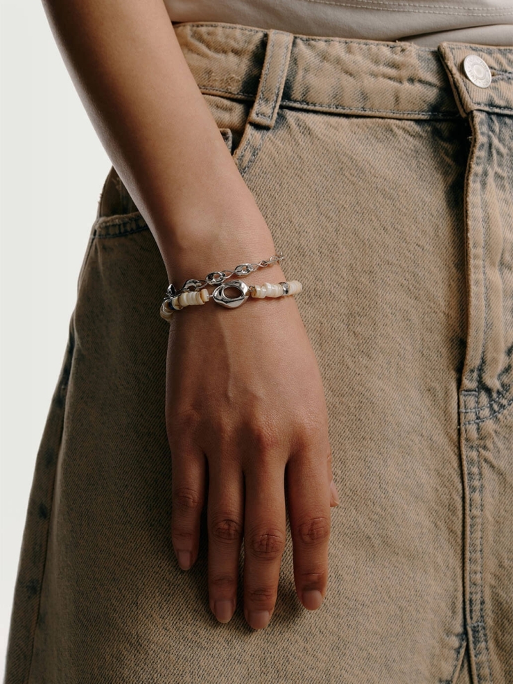 White Grotto Mother of Pearl Bangle