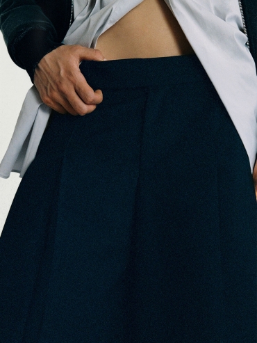 Black Pleated Loose Fit Bermuda Shorts