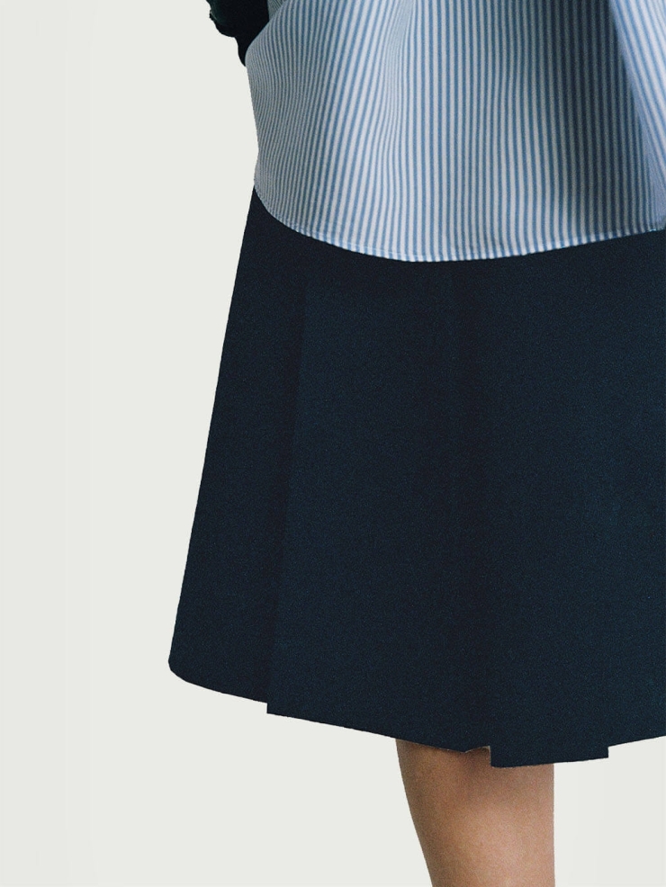 Black Pleated Loose Fit Bermuda Shorts