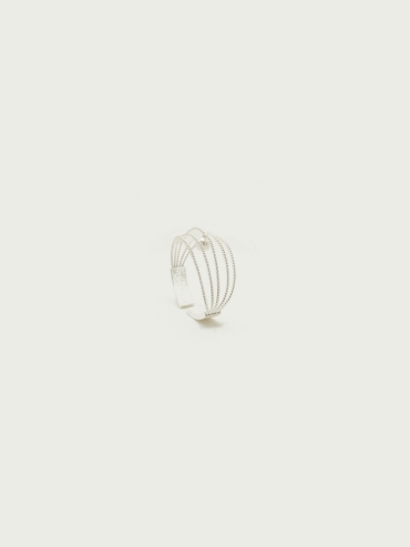 Knitted bracelet with fresh water pearl