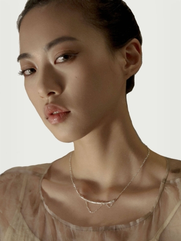 Silver twisted necklace