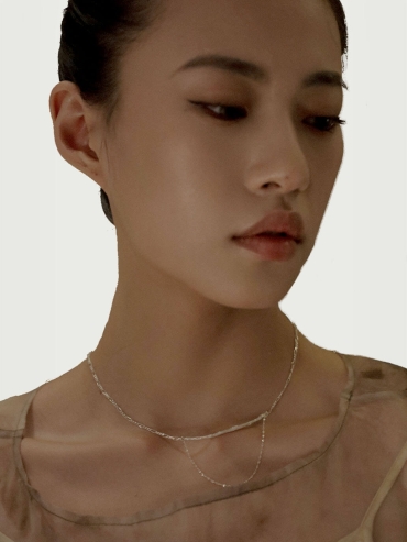 Silver twisted necklace