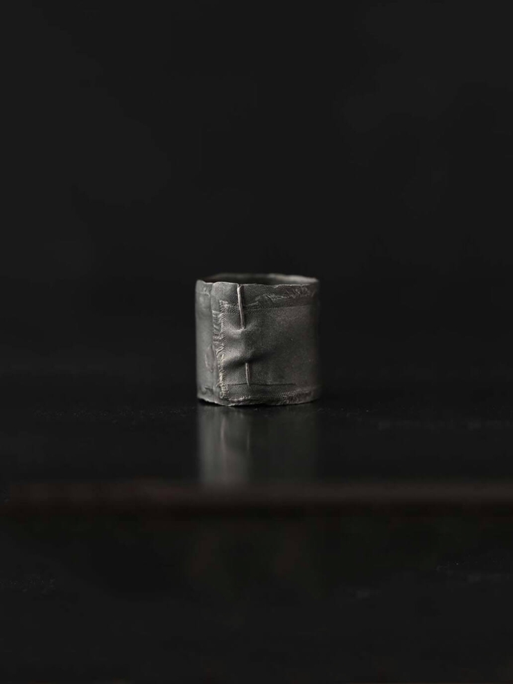 Black wide pin ring