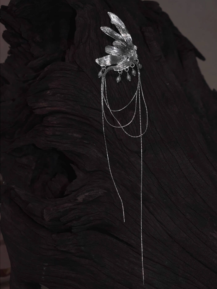 Exquisite Crimson Leaf Stud - Single