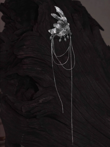 Exquisite Crimson Leaf Stud - Single