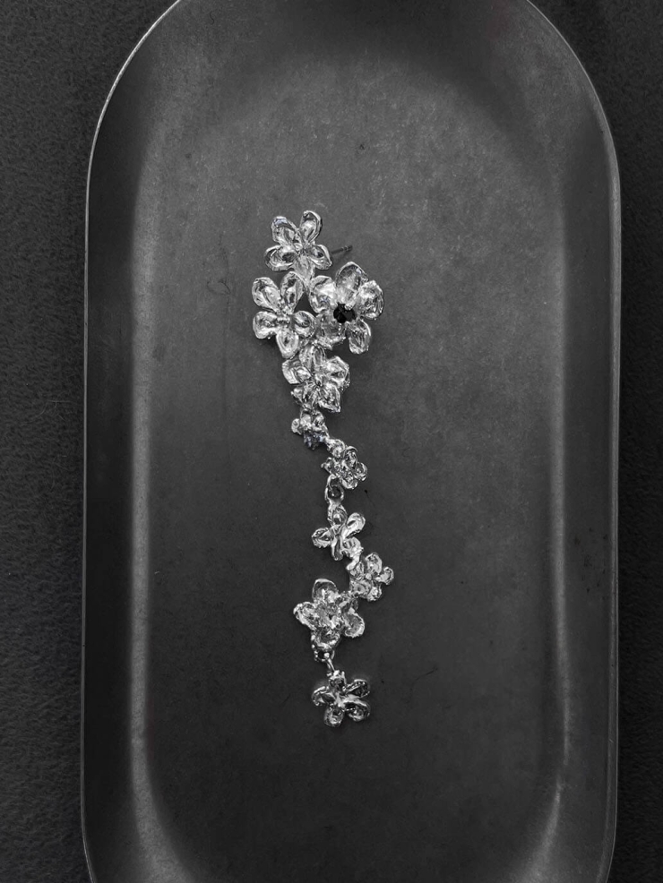 Pretty Little Floral Stud - Single