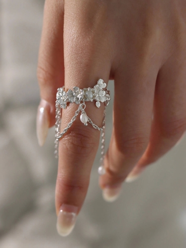 Tiny Flowers and Pearls Ring