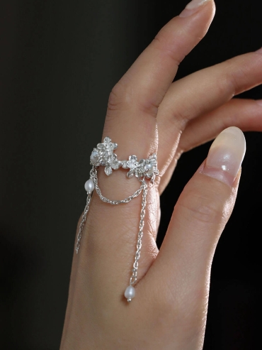Tiny Flowers and Pearls Ring