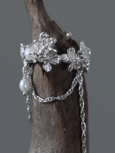 Tiny Flowers and Pearls Ring