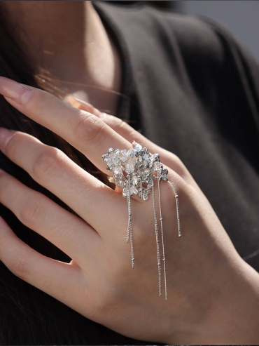 Roses Flowing into Water Ring