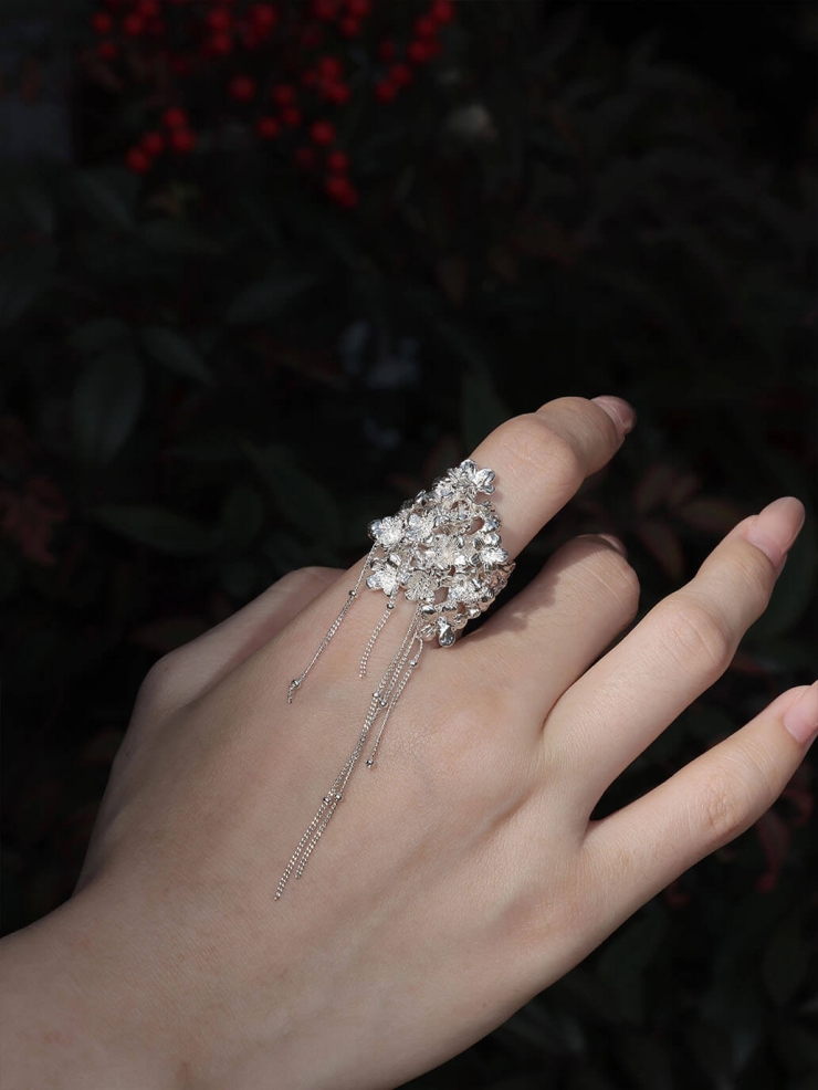 Roses Flowing into Water Ring