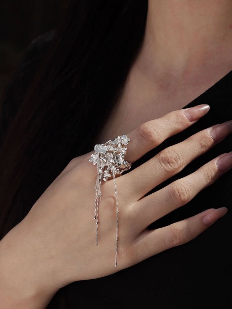 Roses Flowing into Water Ring