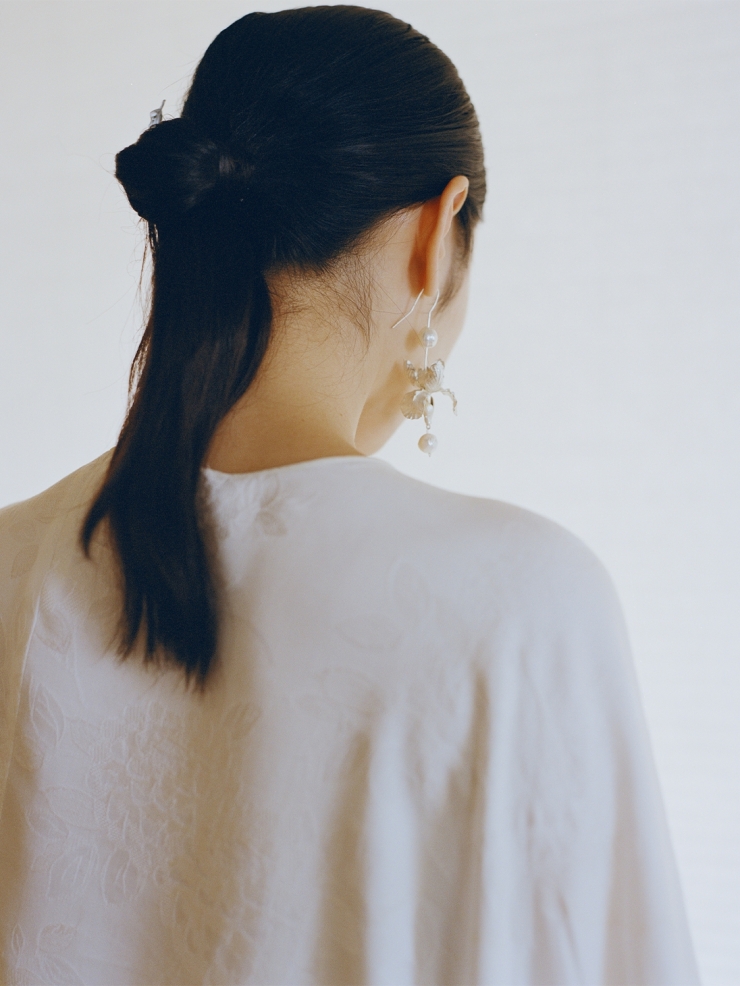 AOKINSIDE Silver Iris Pearl Earrings