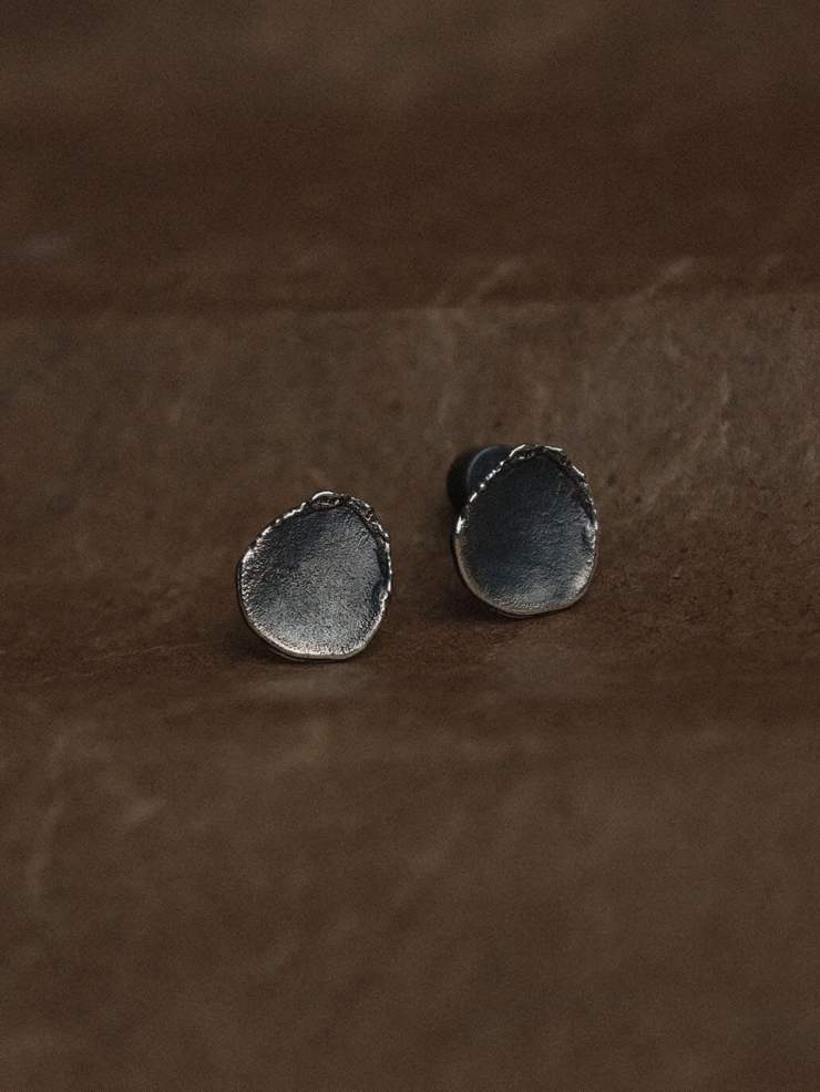 Black Lustra Stud Earrings
