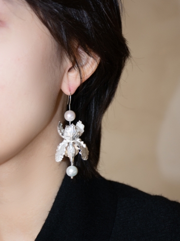 AOKINSIDE Silver Iris Pearl Earrings