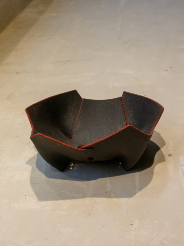 Black jewellery bowl with red edge M