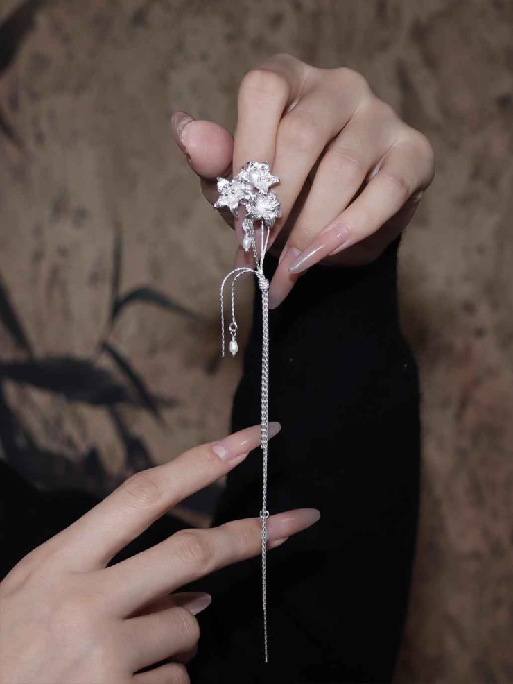 Triple Lily Ear Clip-Single
