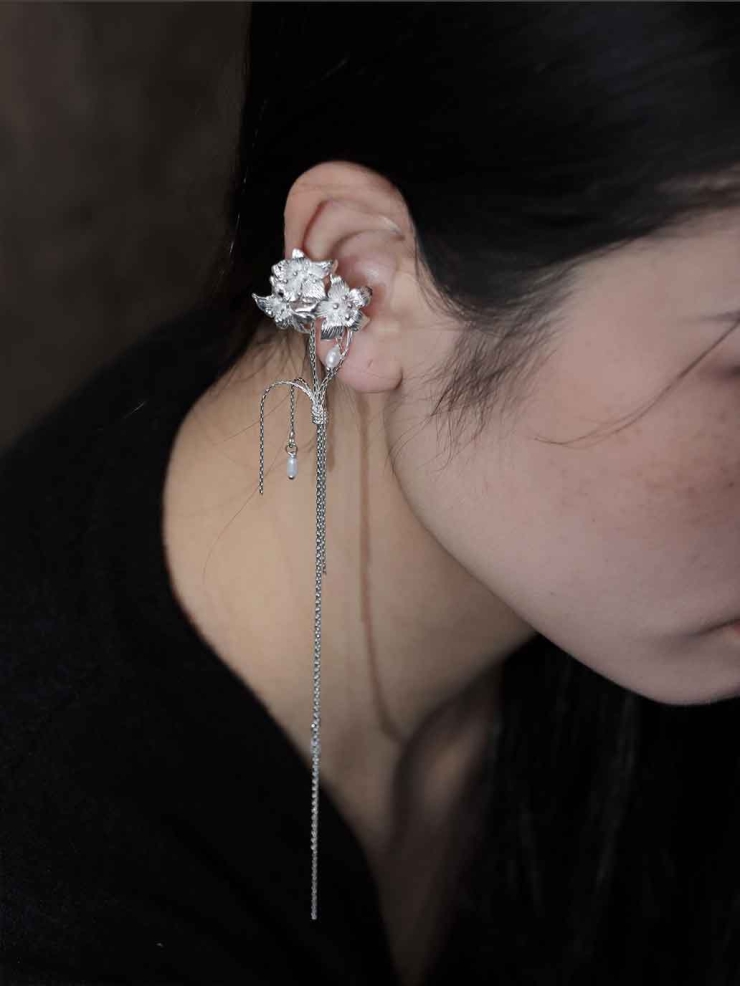Triple Lily Ear Clip-Single