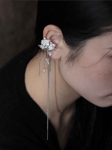 Triple Lily Ear Clip-Single