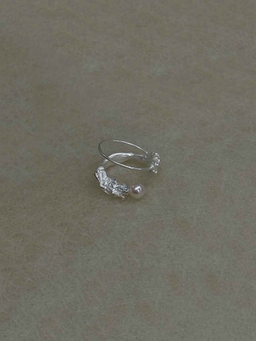 Silver Wave Pearl Ring