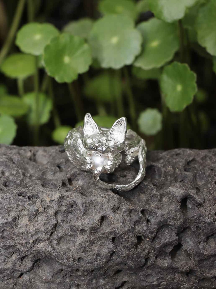 Silver Cat with Pearl Ring