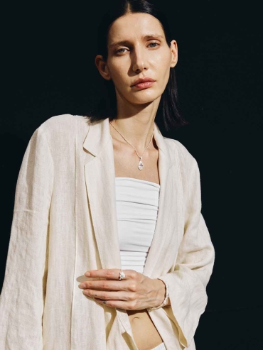 Cavern White Gem Necklace