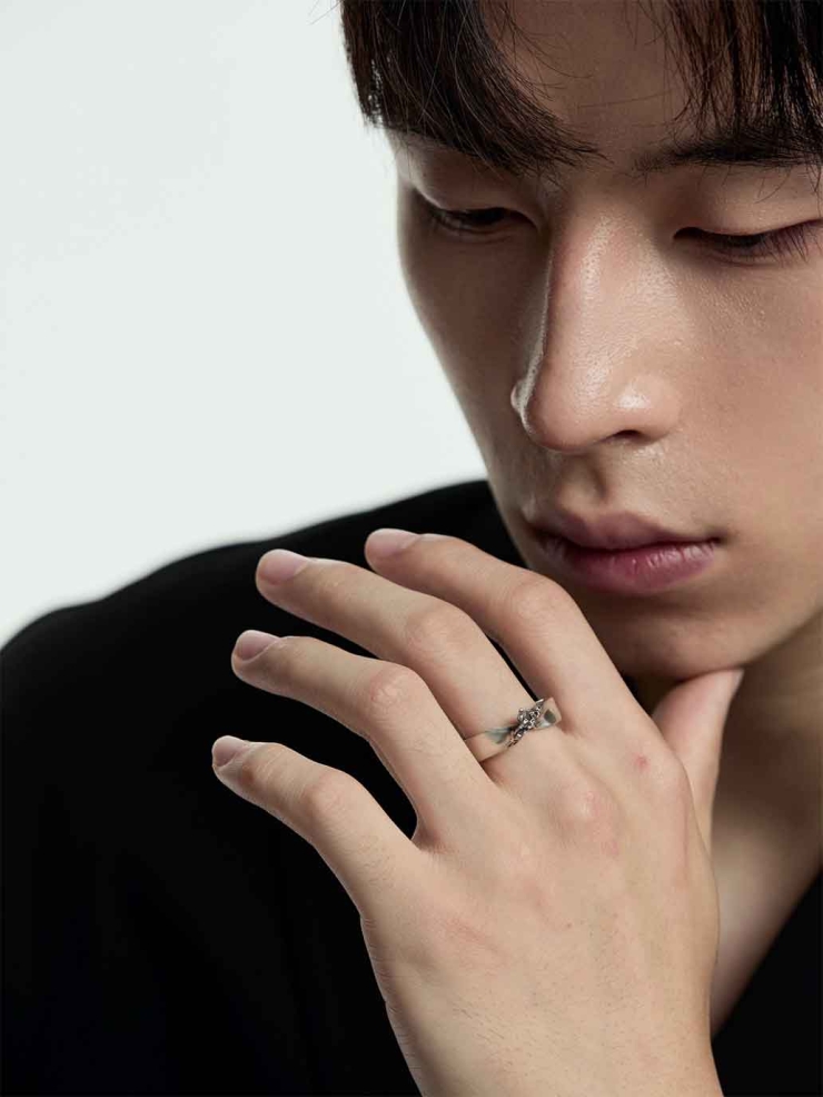 Möbius Twist Gemstone Ring