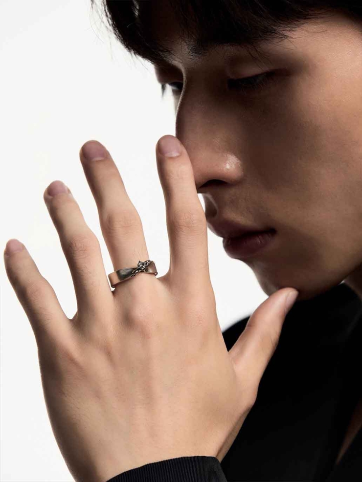 Möbius Twist Gemstone Ring