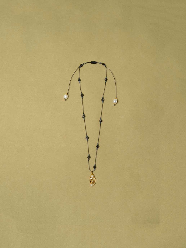 Gold Hand-Shaped Pearl Braided Necklace