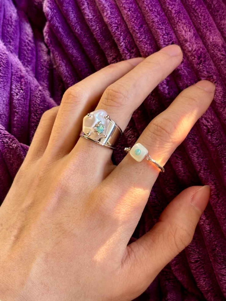 Gem-Inlaid Flowing Dewdrop Opal Ring