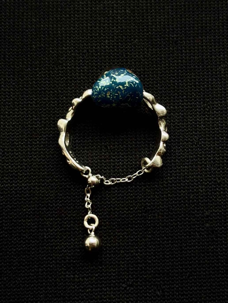 Double-Sided Reversible Flowing Dewdrop Chain Ring