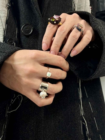 Gem-Inlaid Flowing Dewdrop Opal Ring