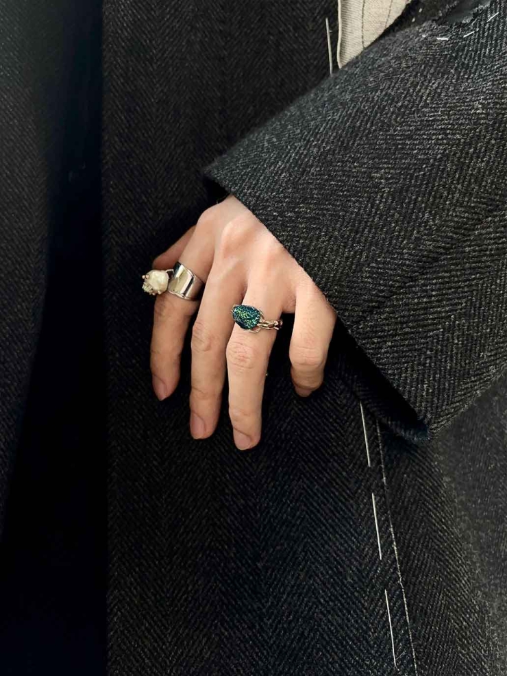 Double-Sided Reversible Flowing Dewdrop Chain Ring