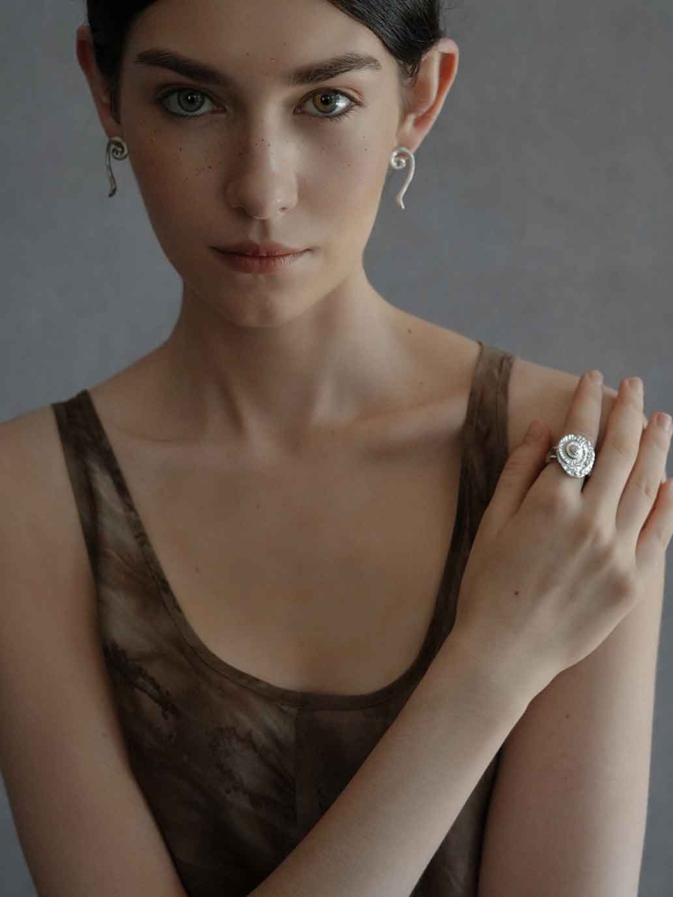 White Shell Gatherer Ring