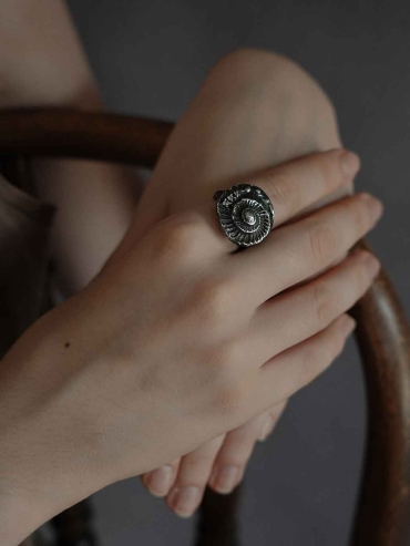 Black Shell Gatherer Ring