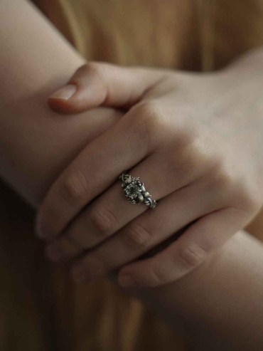 Black Vining Floral Ring