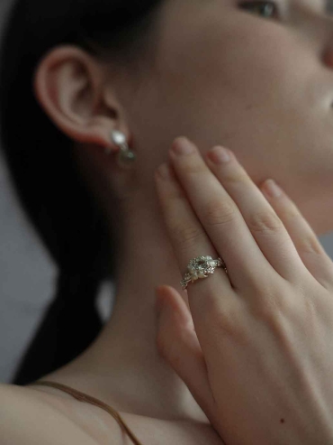 White Vining Floral Ring