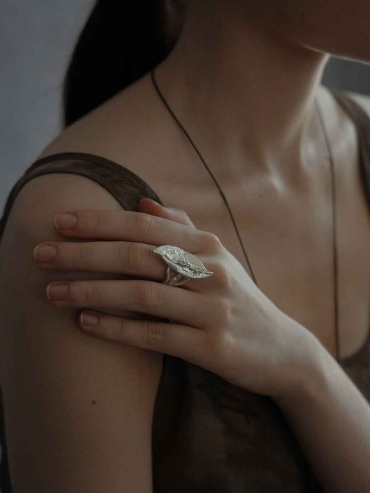 Silver Broad Leaf Vertical Ring