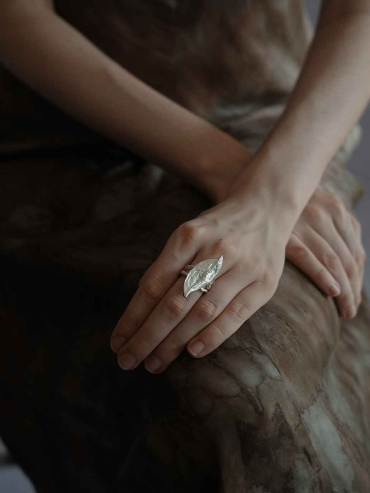 Silver Broad Leaf Vertical Ring