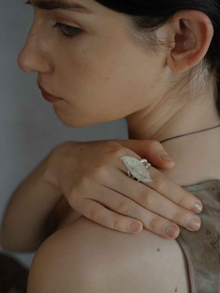 Silver Broad Leaf Vertical Ring