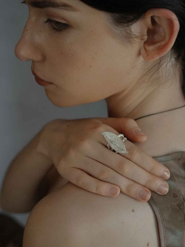 Silver Broad Leaf Vertical Ring