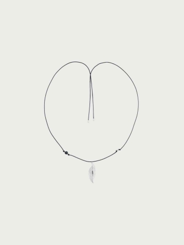White Broad Leaf Minor Tone Cord Necklace