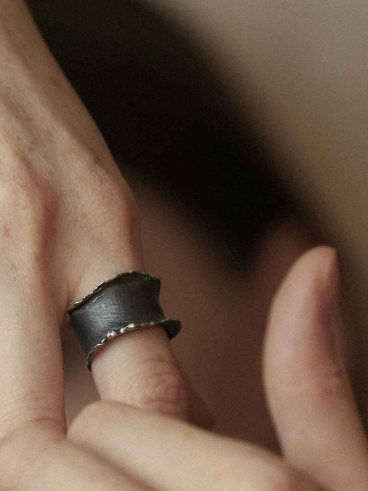 Black Phantom Dream Ring