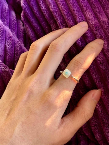 Gem-Inlaid Flowing Dewdrop Opal Ring