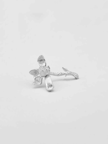 Nature's Blanc White Magnolia Bloom Single Stud