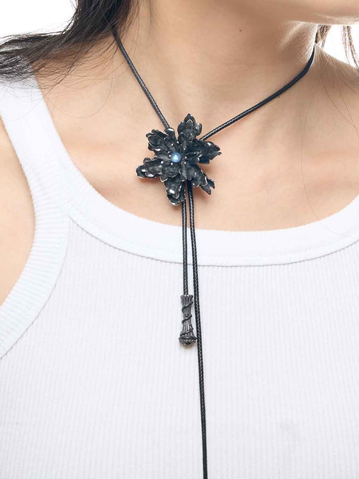 La Primavera Shadow Loop Bolo tie Necklace