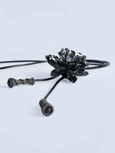 La Primavera Shadow Loop Bolo tie Necklace