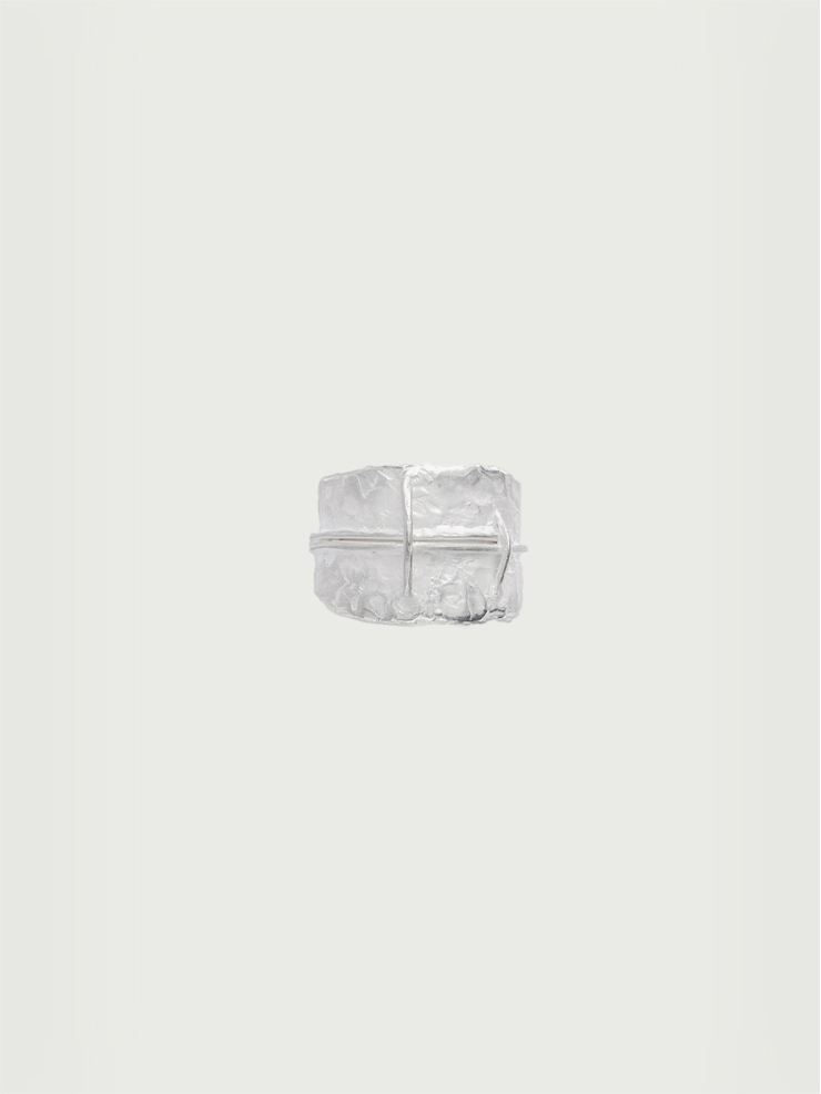 Nestling collection white silver ring