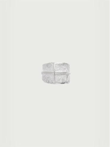 Nestling collection white silver ring