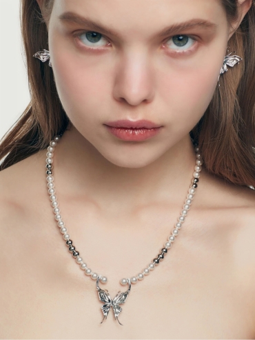 Liquefied butterfly pearl necklace